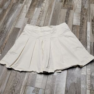 8 American Eagle Super Hi Rise Super Stretch Cream Pleated Skirt